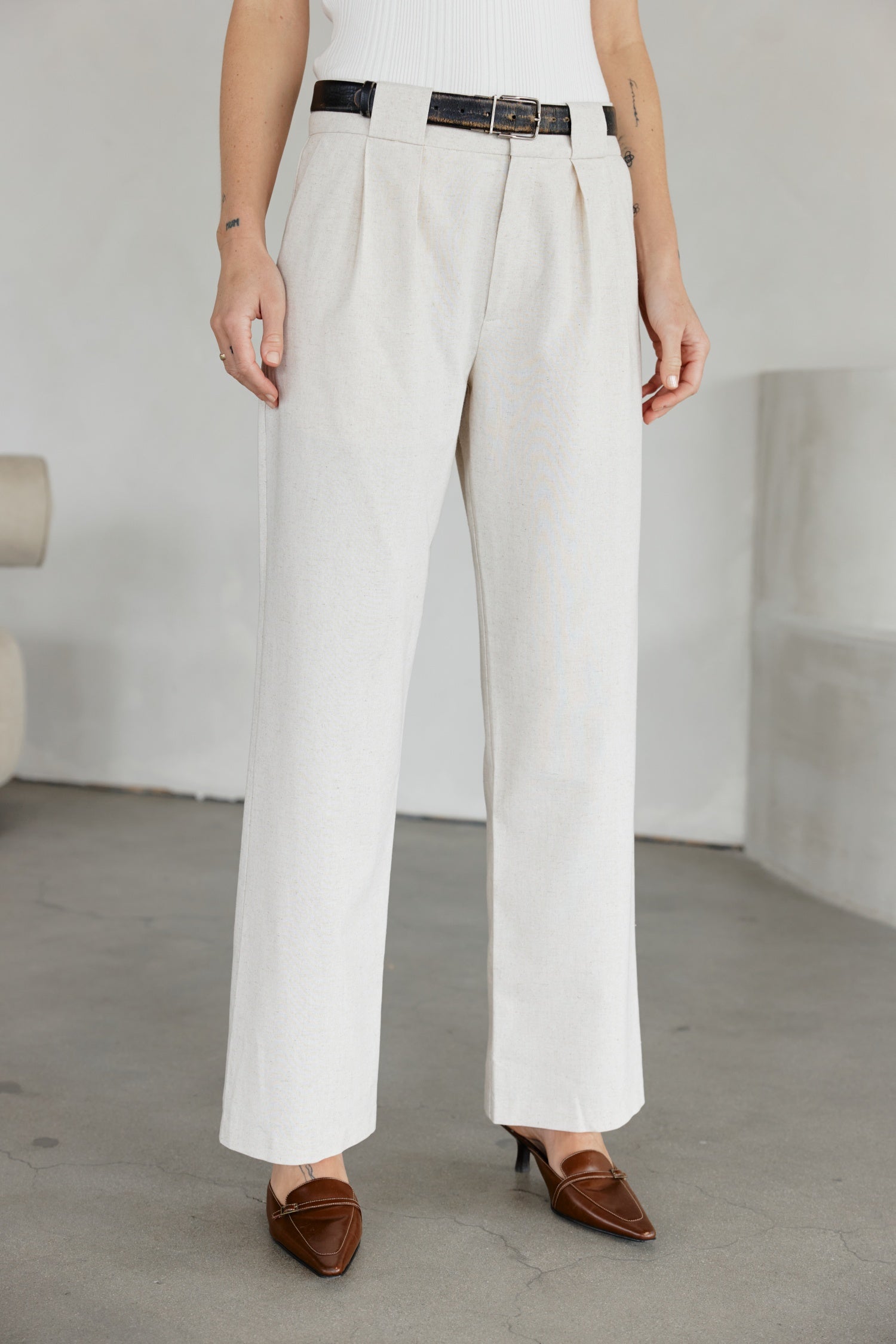 08 / Pleated heavyweight linen trousers white – Oftt